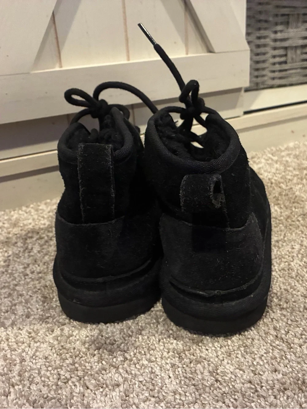 UGG kids Black Suede Neumel chukka Boot - Lace-Up Ankle